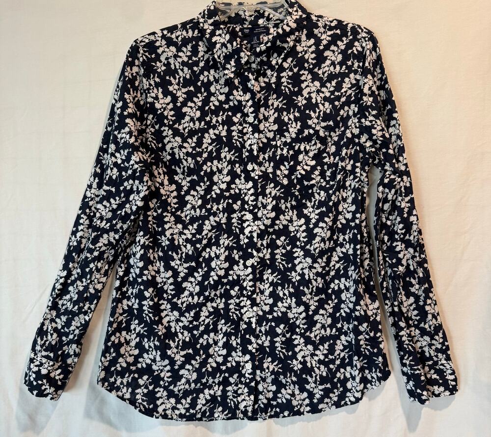 Women's GAP Boyfriend fit blue floral long sleeve button-up shirt medium
